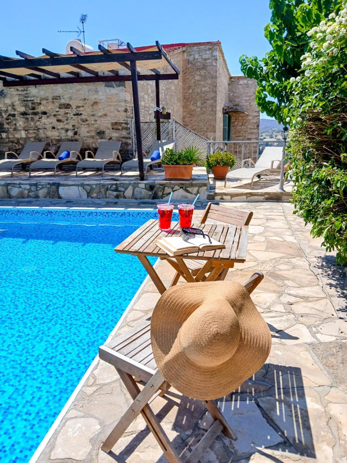 Athena'S Pool Oasis Apartman Szkarínu Kültér fotó