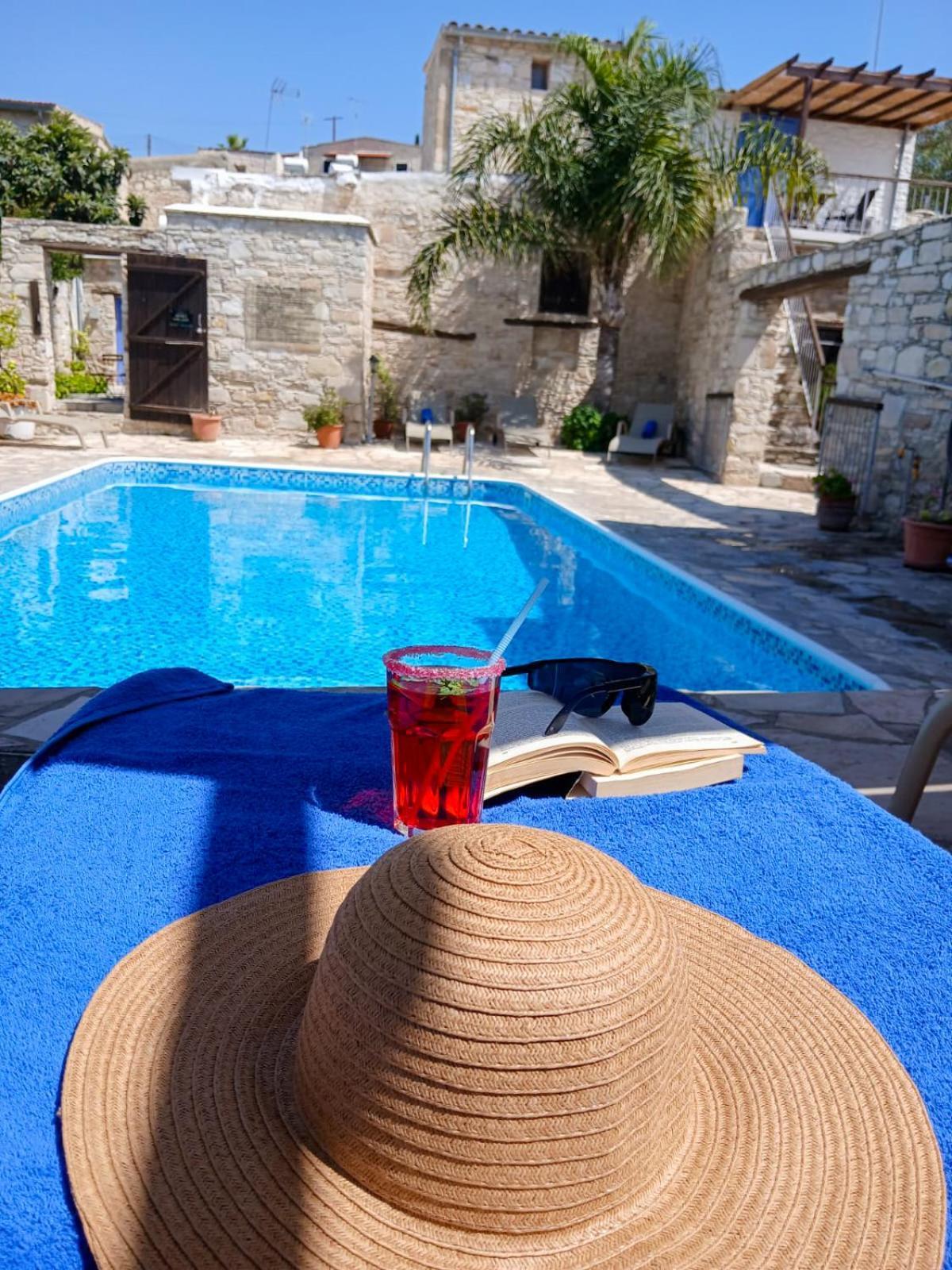 Athena'S Pool Oasis Apartman Szkarínu Kültér fotó